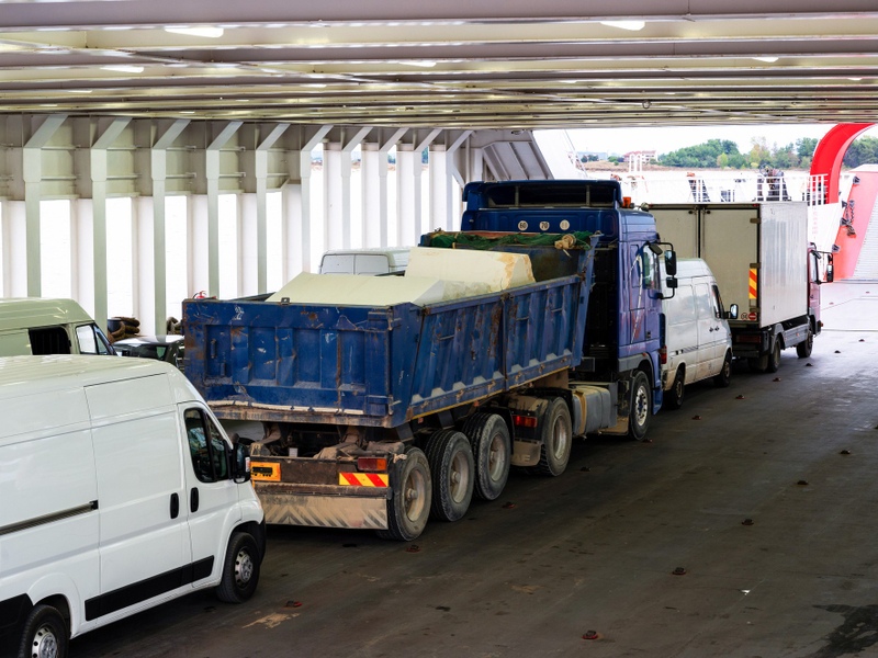 أحجام كونتينرات الشحن والأبعاد (CBM) | دليل المقاسات وأنواع الحاويات